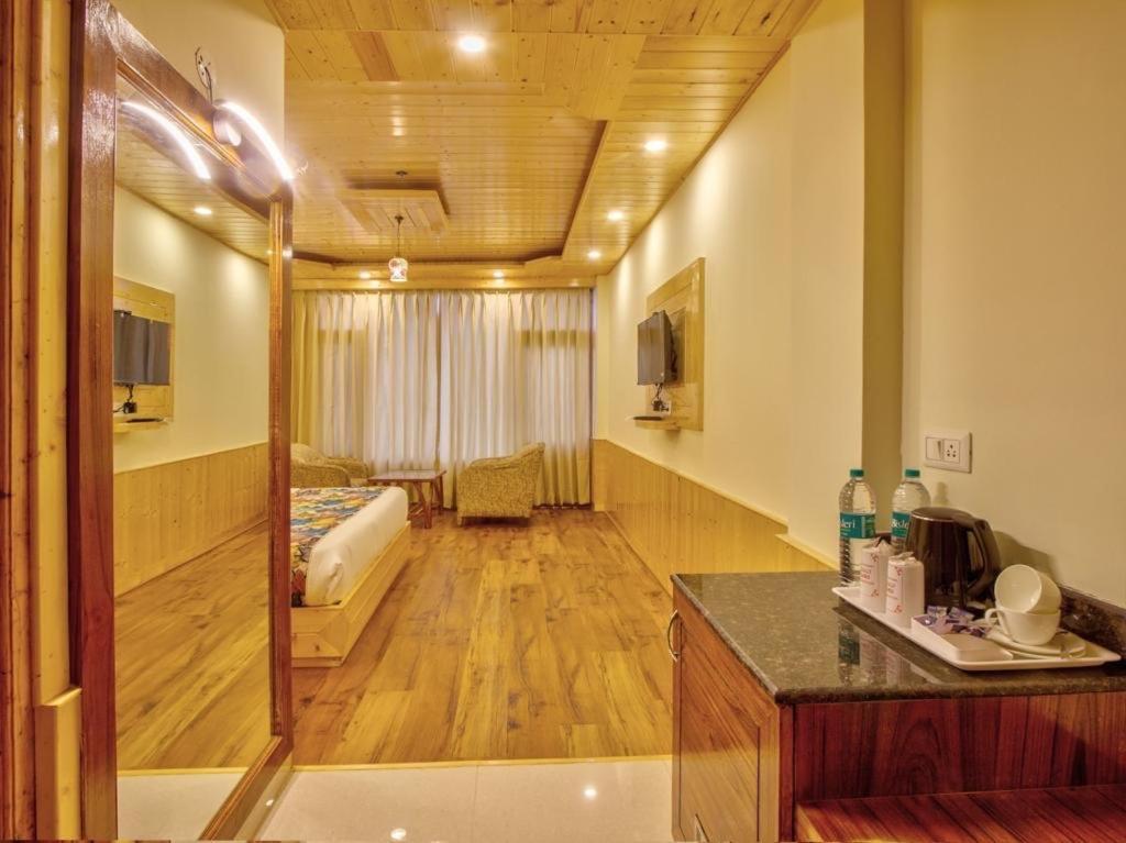 Swastik Grand Manali Hotel ภายนอก รูปภาพ