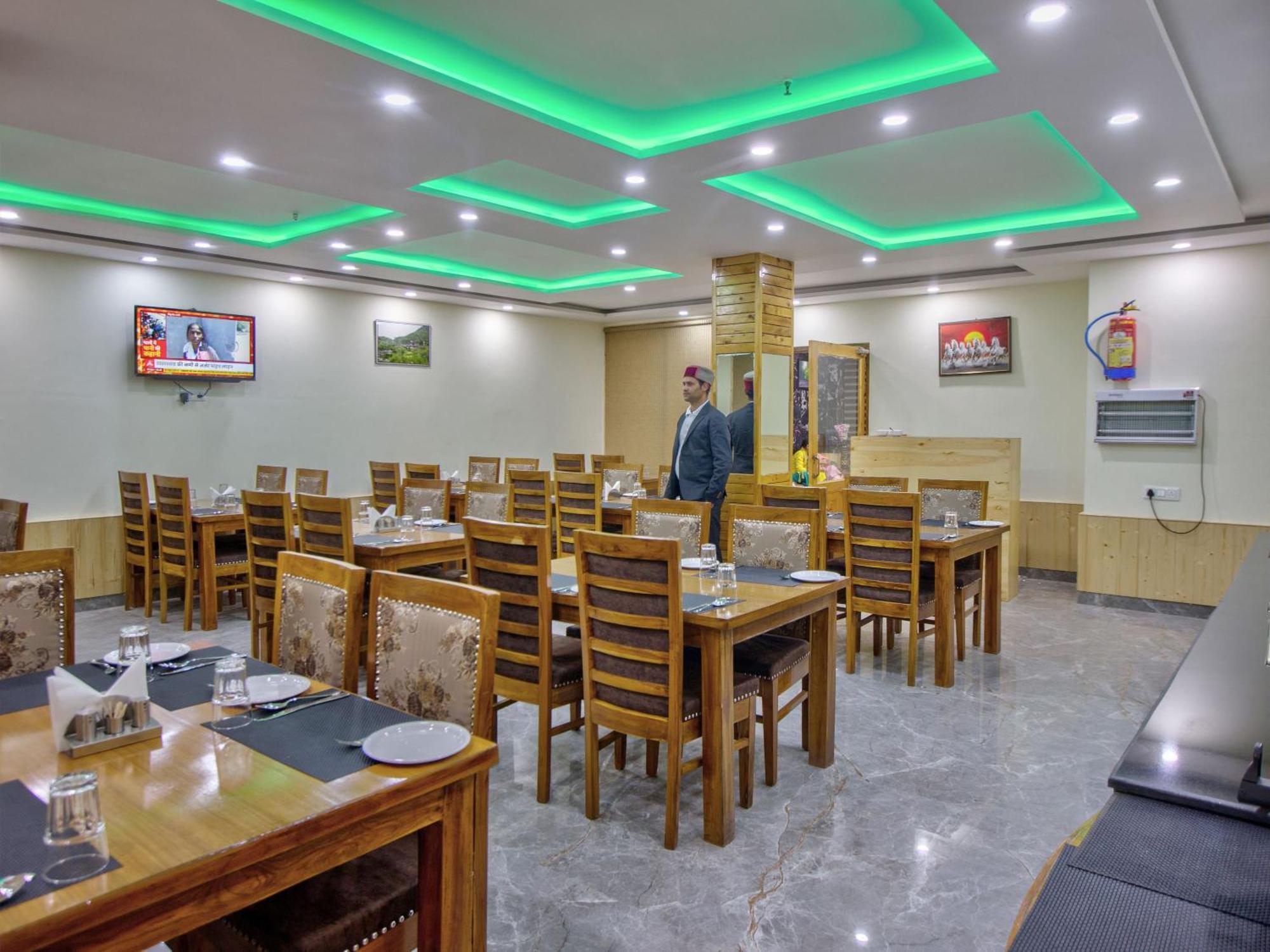 Swastik Grand Manali Hotel ภายนอก รูปภาพ