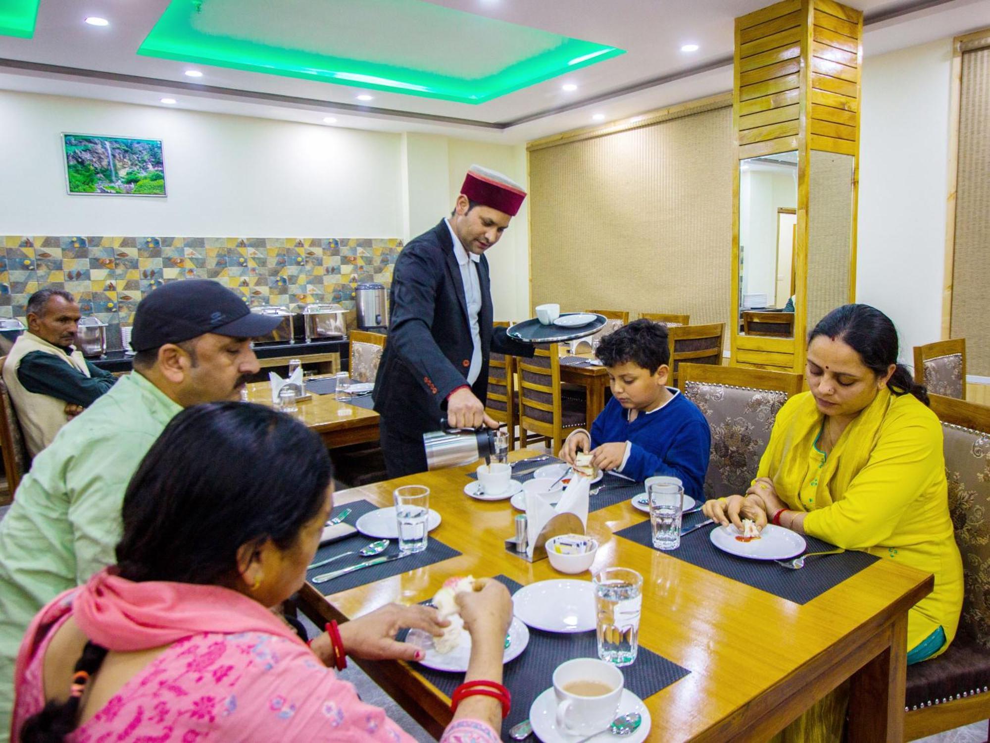 Swastik Grand Manali Hotel ภายนอก รูปภาพ