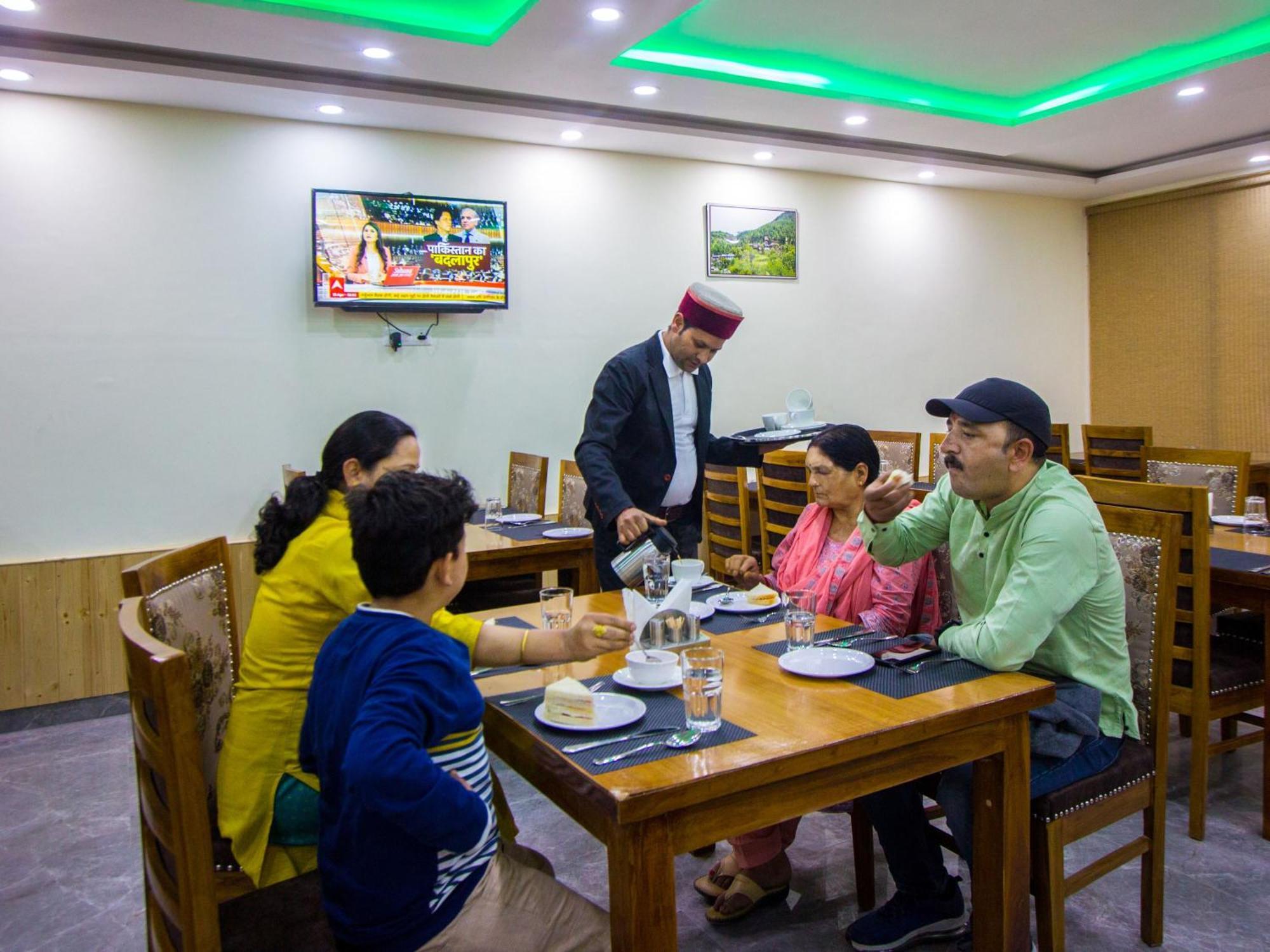 Swastik Grand Manali Hotel ภายนอก รูปภาพ
